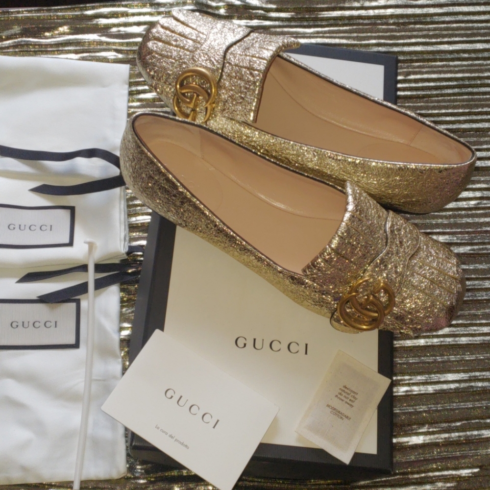 Women's flat shoes
